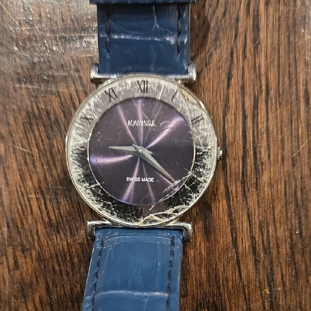 Jowissa Navy and Silver Timepiece Minor Crack